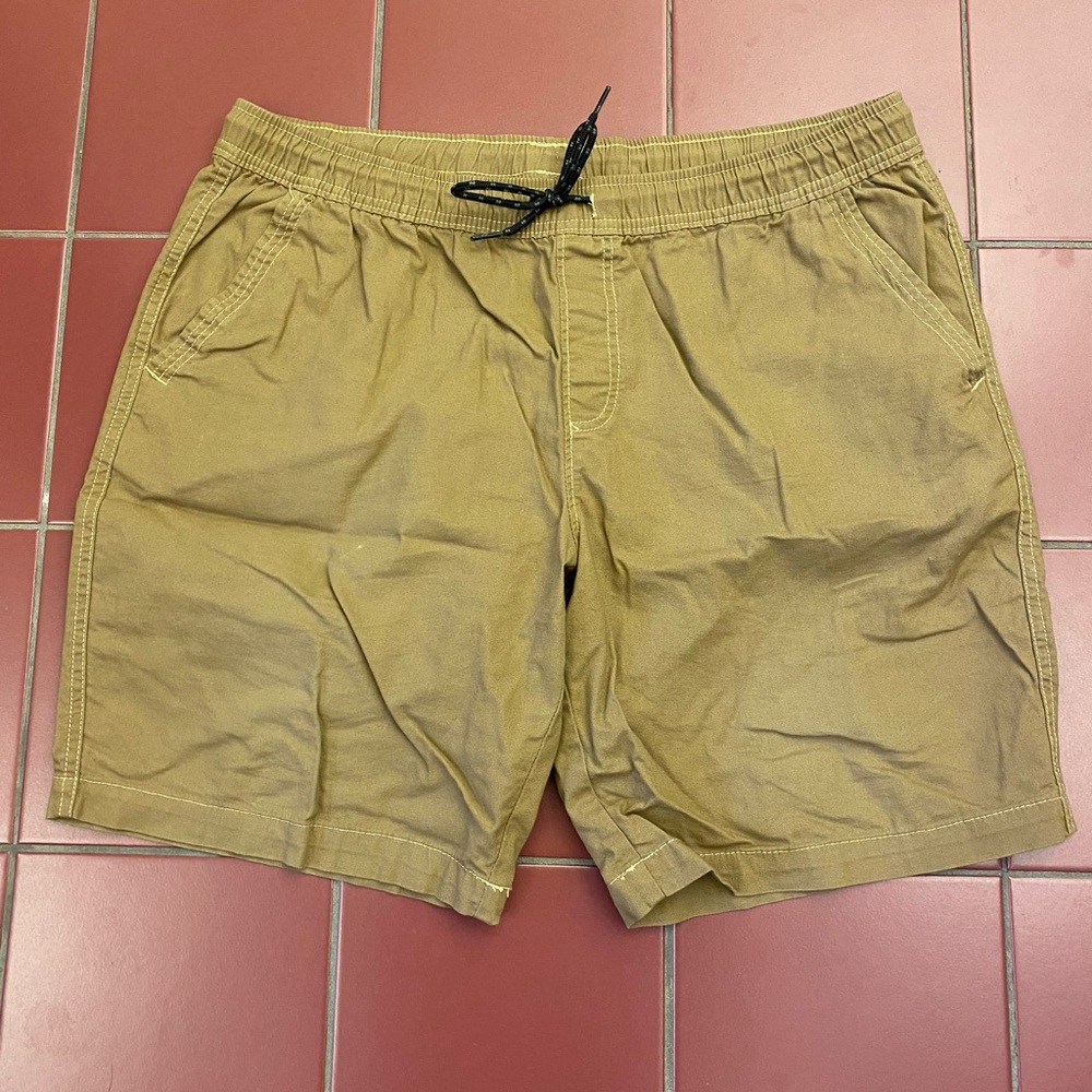 Men’s George brand shorts- L